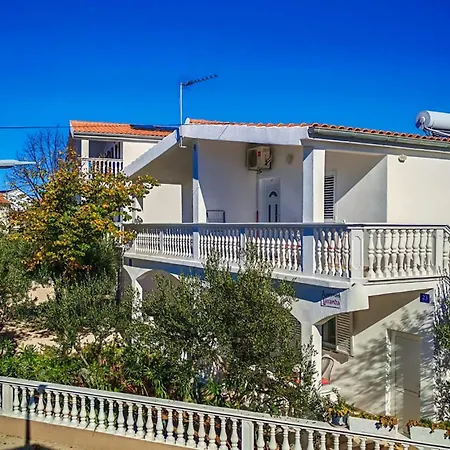 1 Bedroom Gorgeous In Apartment Vodice