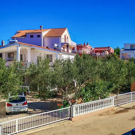 1 Bedroom Gorgeous In *