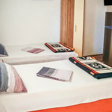 1 Bedroom Gorgeous In Lägenhet Vodice