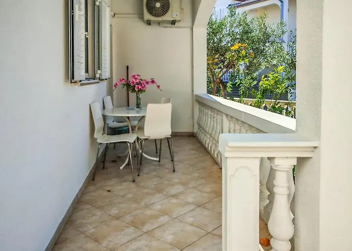 1 Bedroom Gorgeous In דירה *