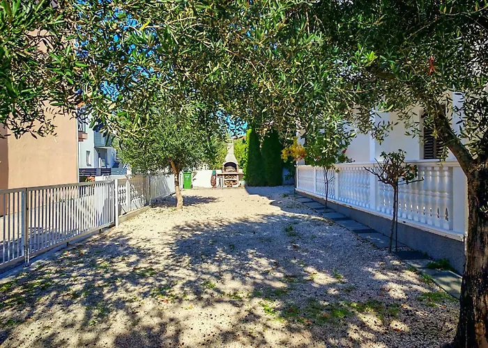 Apartment 1 Bedroom Gorgeous In *