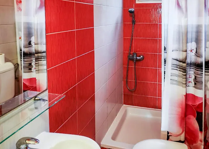 1 Bedroom Gorgeous In דירה *